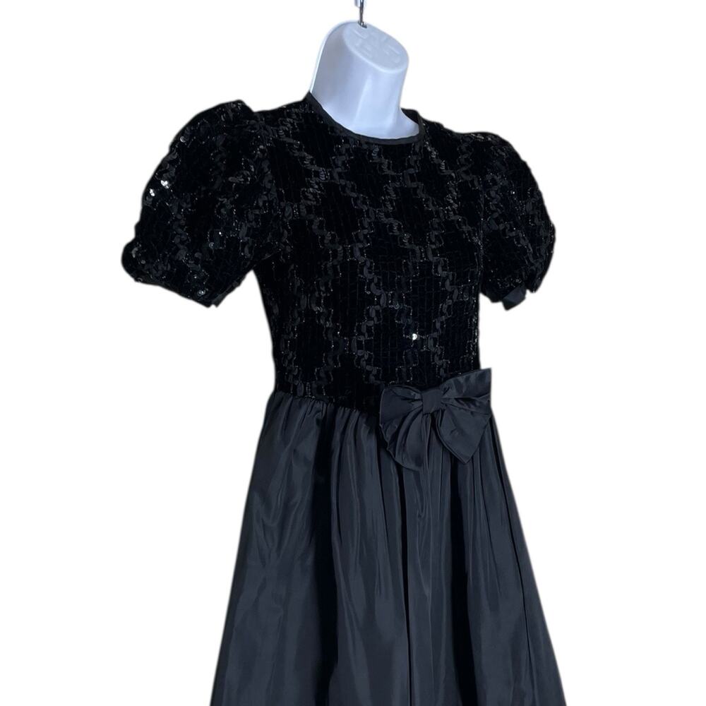 Sylvia Whyte Black Smocked Sequin Velvet Taffeta Holiday Dress Girls Size 12 Bow